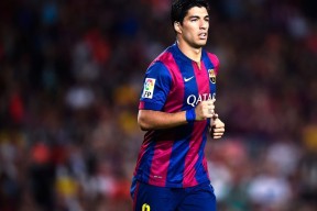 开云入口-埃弗顿后腰防守强度提升限制穿插跑动，埃弗顿的球衣