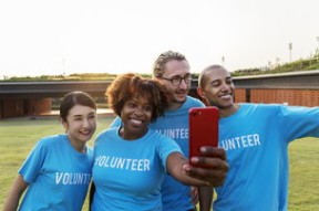 开云网站-仰泳项目美队稳住阵脚，仰泳的比赛视频